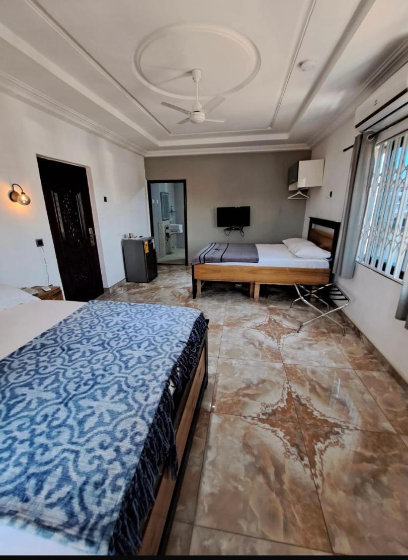 Baffour Apartments Adiebeba Eksteriør bilde
